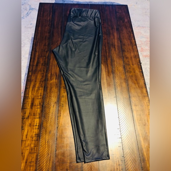 Torrid size 2XL Plus size Black Faux leather pull on slim fit - Picture 3 of 5